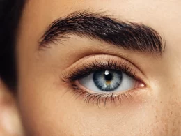 Top 5 Factors to Consider When Buying an Eyelash Growth Serum